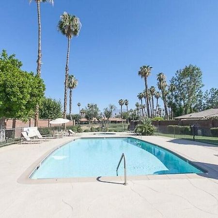 Private Country Club Condo On Awesome Golf Course! Palm Desert Exteriör bild