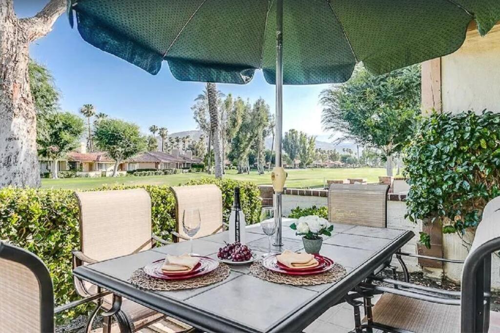 Private Country Club Condo On Awesome Golf Course! Palm Desert Exteriör bild