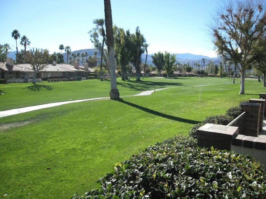 Private Country Club Condo On Awesome Golf Course! Palm Desert Exteriör bild