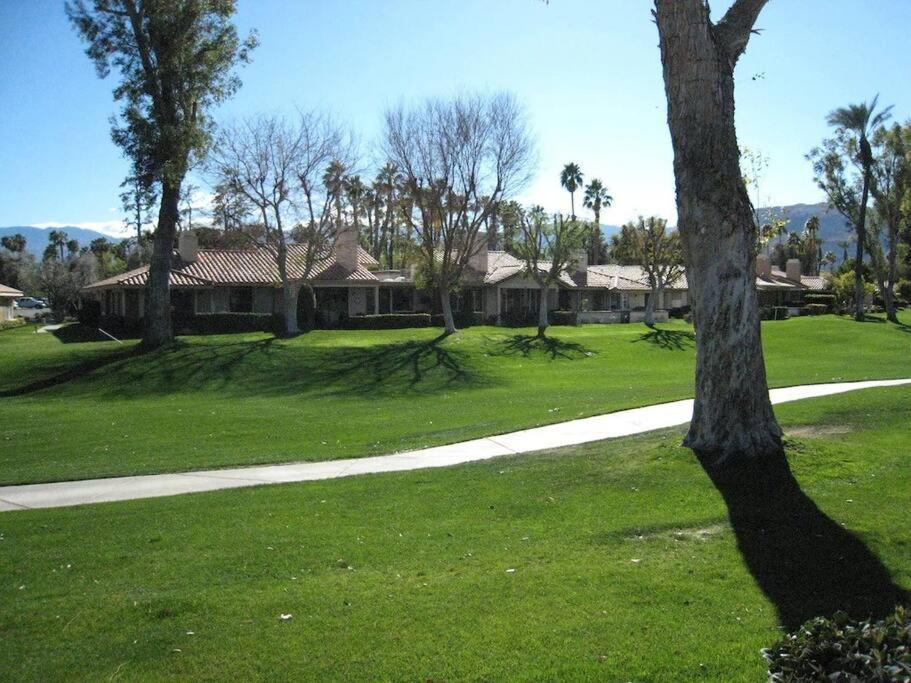 Private Country Club Condo On Awesome Golf Course! Palm Desert Exteriör bild