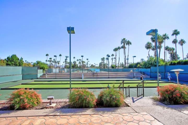 Private Country Club Condo On Awesome Golf Course! Palm Desert Exteriör bild