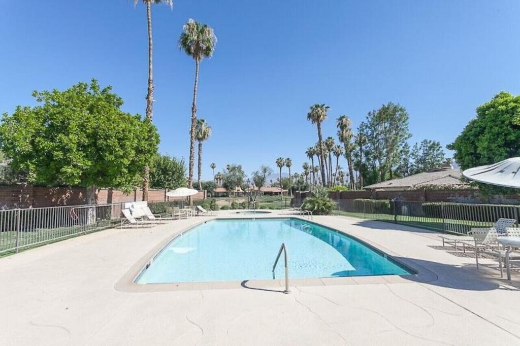 Private Country Club Condo On Awesome Golf Course! Palm Desert Exteriör bild
