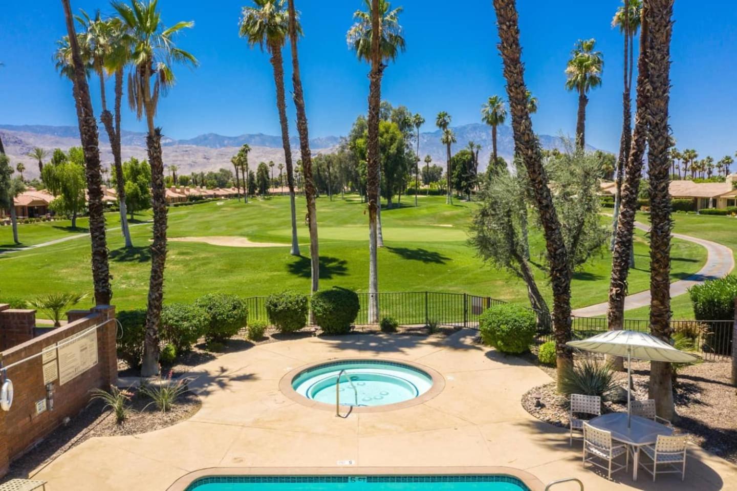 Private Country Club Condo On Awesome Golf Course! Palm Desert Exteriör bild